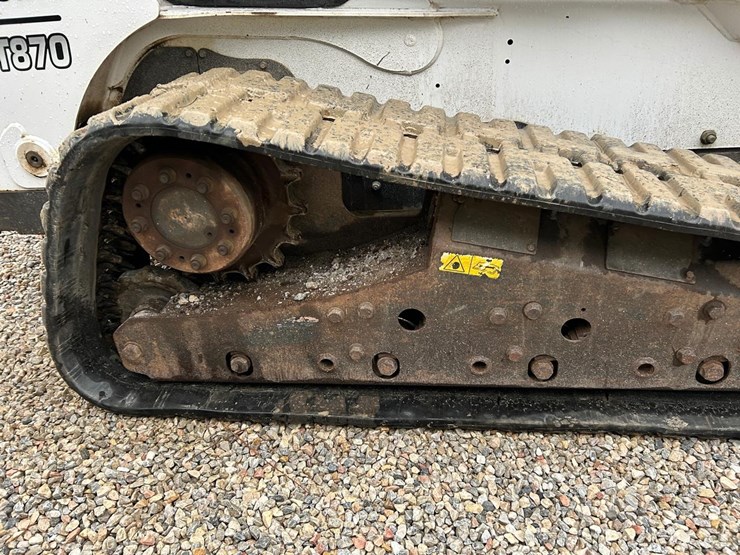 2016-bobcat-t870-image-13