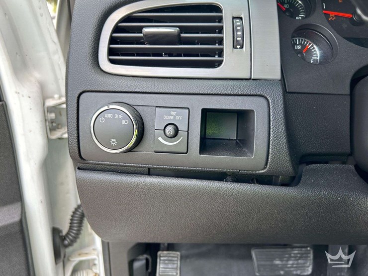 2014-chevrolet-tahoe-image-17