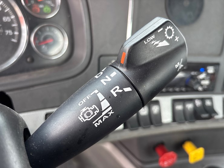 2020-kenworth-t680-image-13