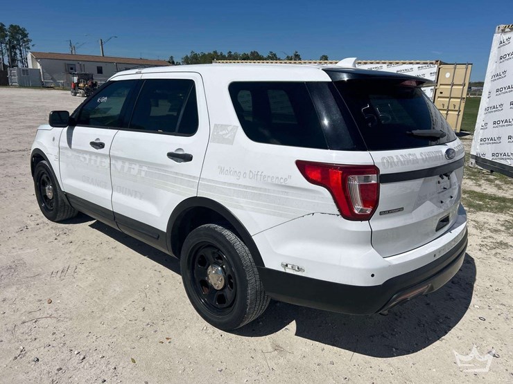 2016-ford-explorer-image-4