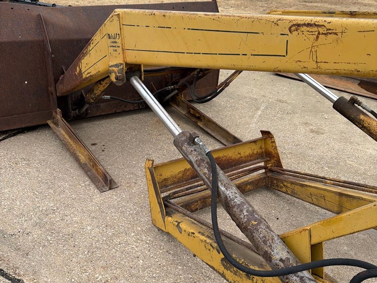 miller-loader-w/-7ft-bucket-image-19