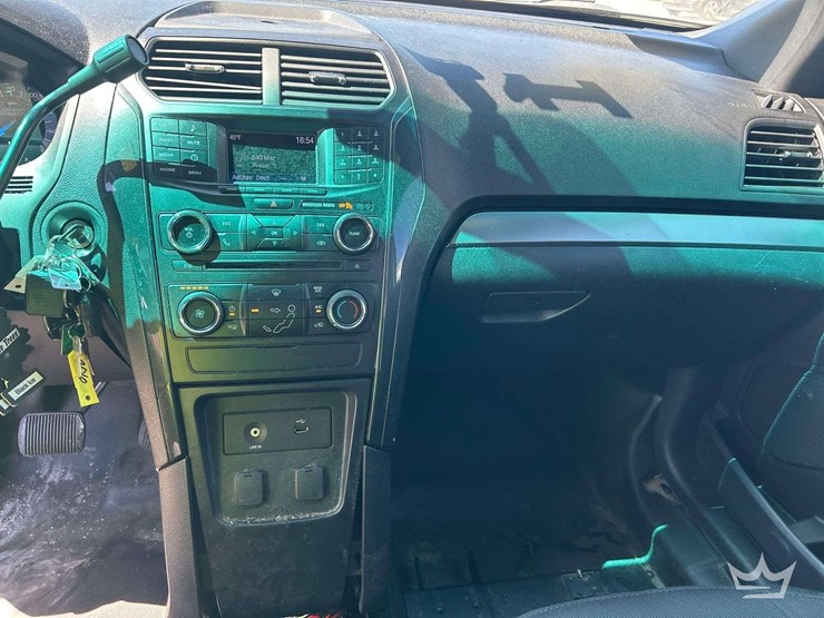 2016-ford-explorer-image-13