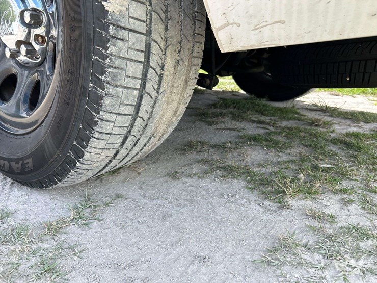 2014-chevrolet-tahoe-image-28