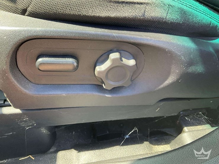 2016-ford-explorer-image-13