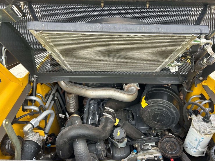 2023-new-holland-c327-image-17