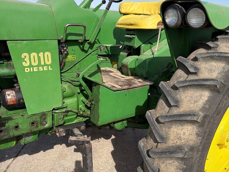 john-deere-3010-image-28
