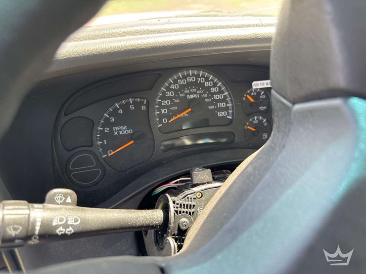 2005-chevrolet-suburban-image-21