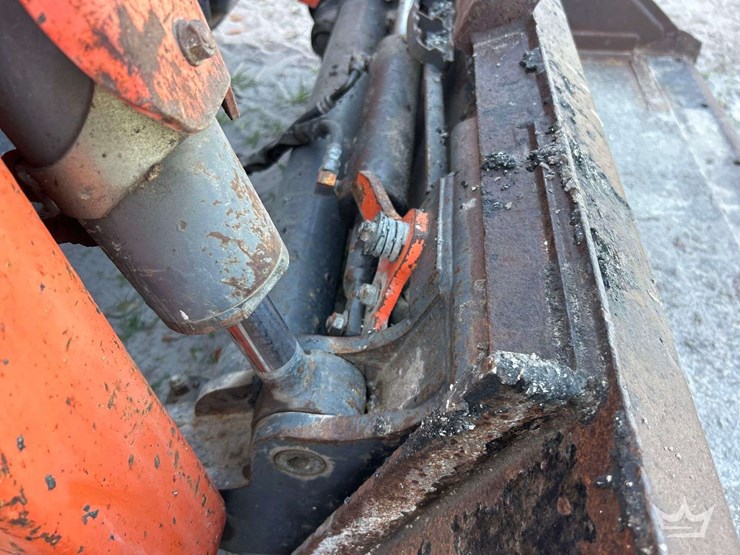 2016-kubota-ssv75-image-32