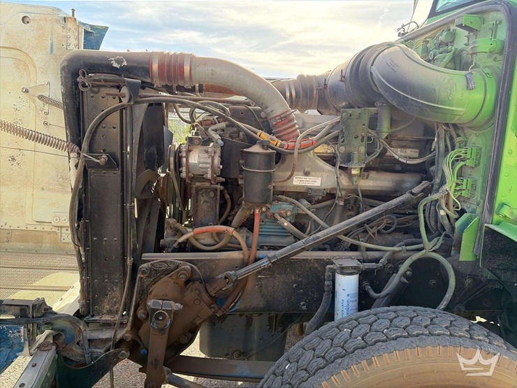 1994-peterbilt-377-image-9