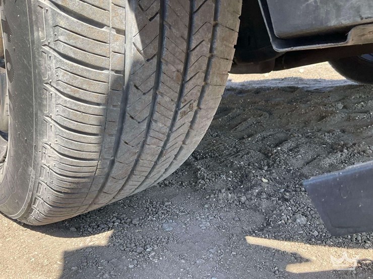 2015-ford-explorer-image-29