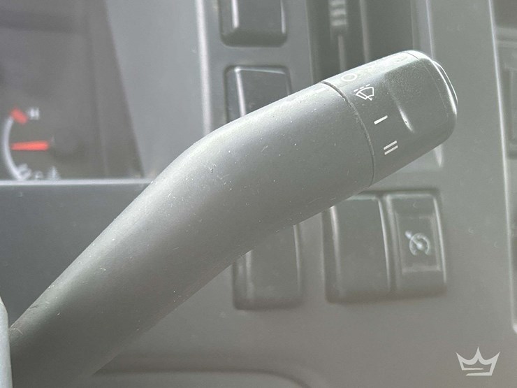 2017-isuzu-npr-image-16