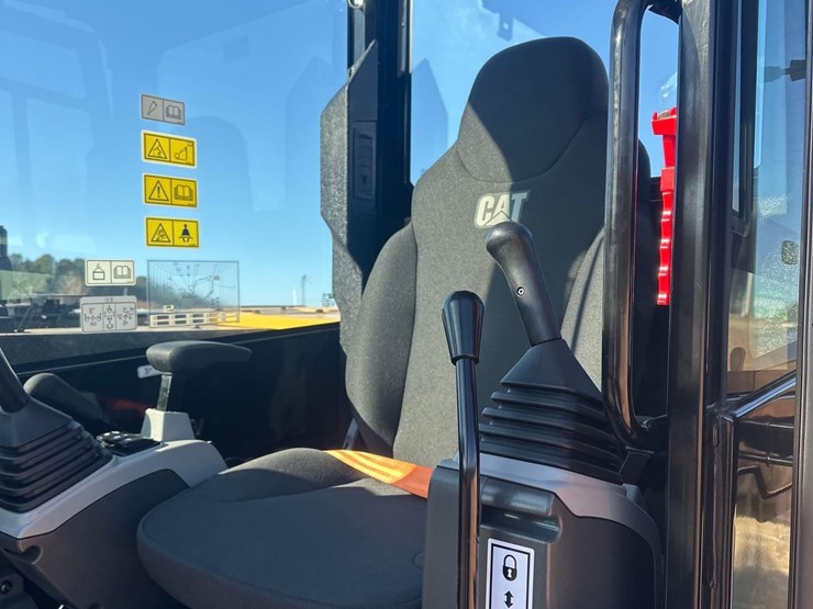 2025-caterpillar-305.5-image-21