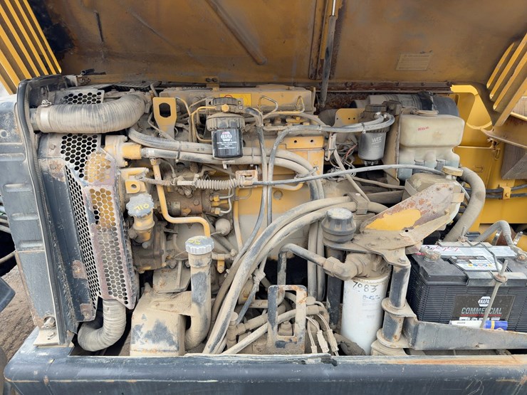 1995-caterpillar-th83-image-13