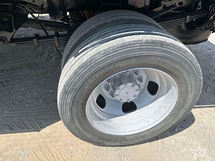 2015-ram-5500-rki-10ft.-utility-flatbed-truck-image-32