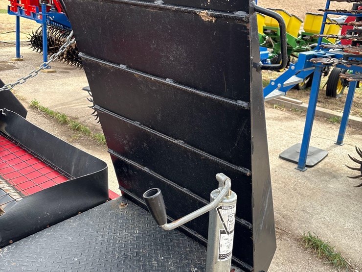 westfield-drive-over-pit-image-18