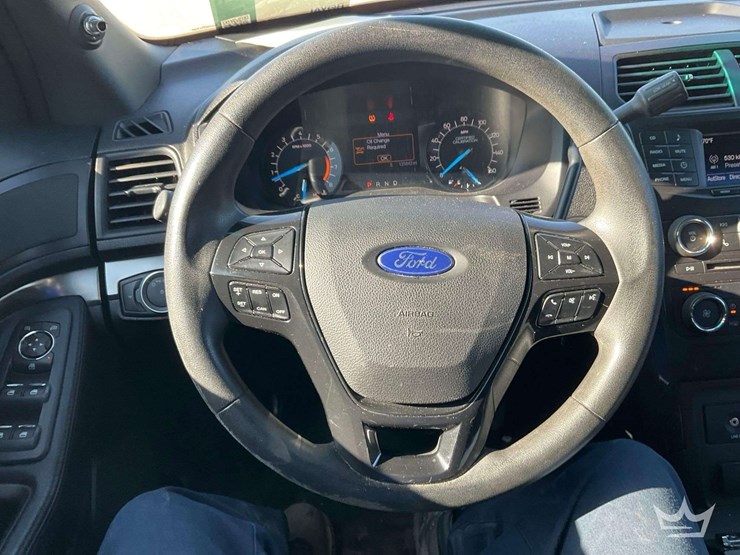 2016-ford-explorer-image-14