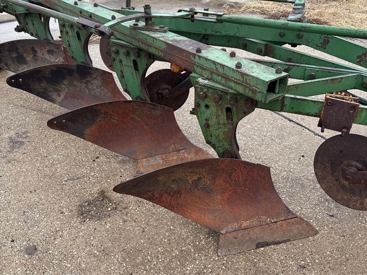john-deere-4-bottom-plow-image-14