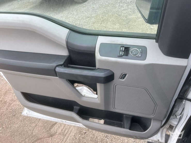 2017-ford-f150-image-15