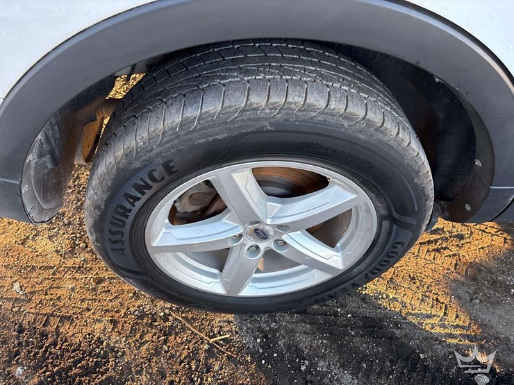 2016-ford-explorer-image-27