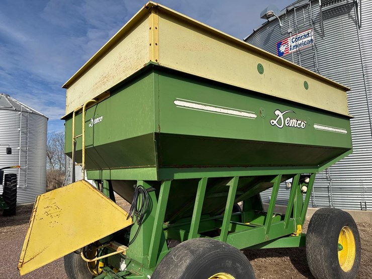 demco-365bu-gravity-wagon-w/-seed-auger-image-14