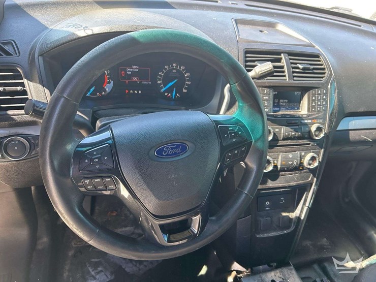 2016-ford-explorer-image-11