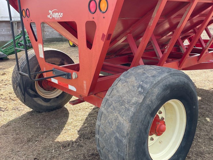 demco-650bu-posi-flow-gravity-wagon—1-owner-image-16