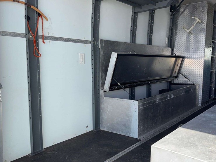 2010-chevrolet-express-3500-image-16