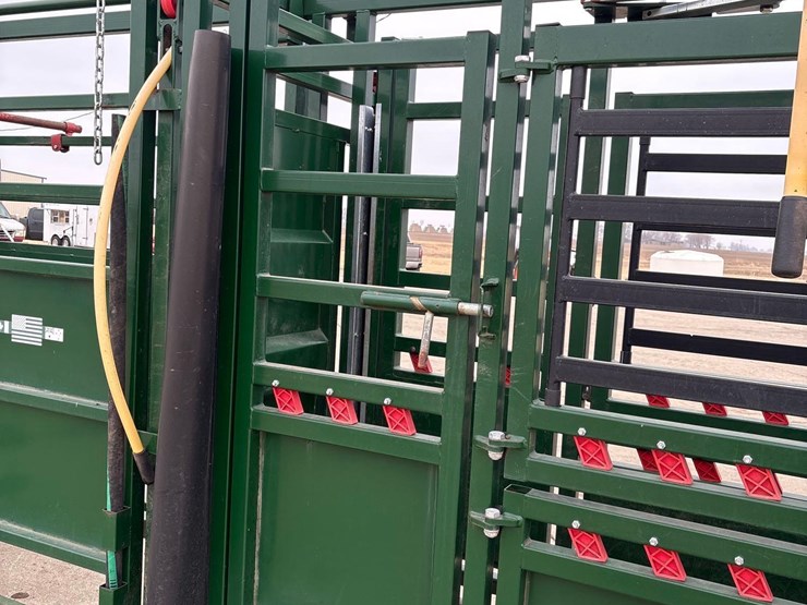 arrowquip-q-catch-86-series-chute-w/-sweep-tub-image-32