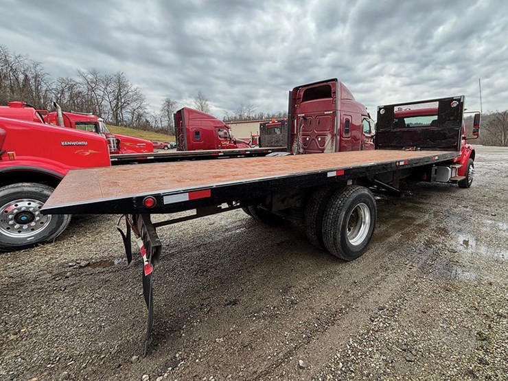 2005-freightliner-m2-106-image-4