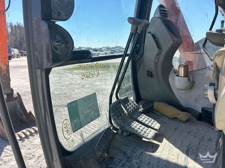 2015-hitachi-zx75us-image-14