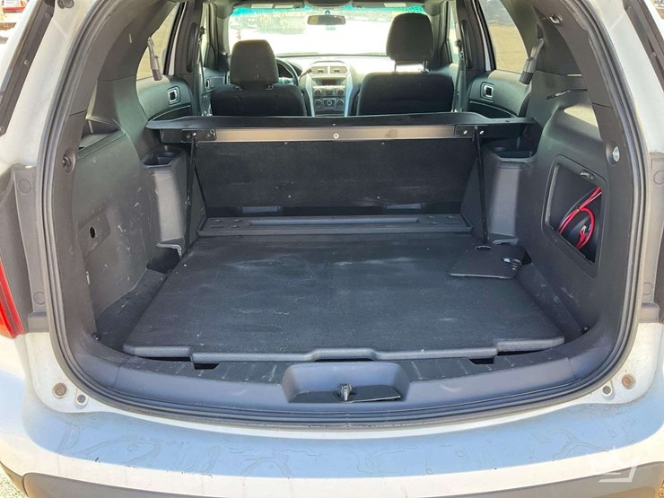 2015-ford-explorer-image-32