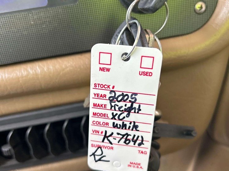 2005-freightliner-tropi-cal-t396-39ft.-class-a-motorhome-image-71