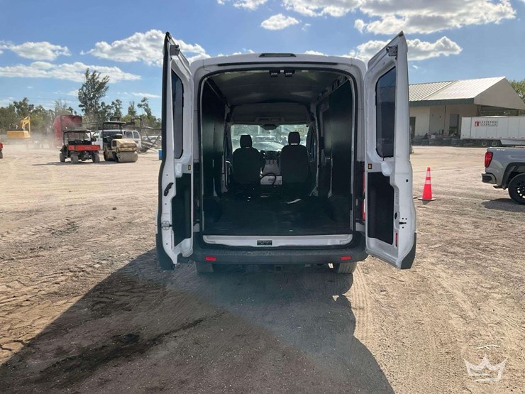 2015-ford-transit-image-30