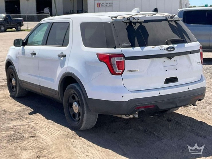 2016-ford-explorer-image-4