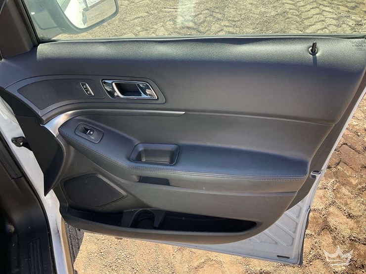 2015-ford-explorer-image-23