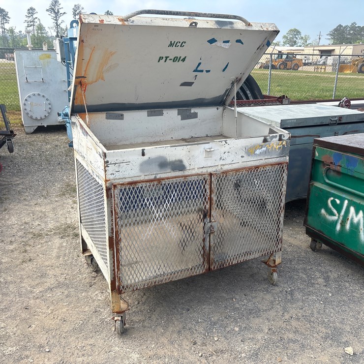 #8062 • ROLL AROUND TOOL BOX