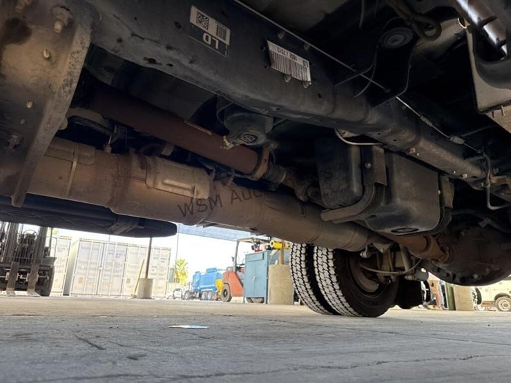 2014-ford-f550-image-25