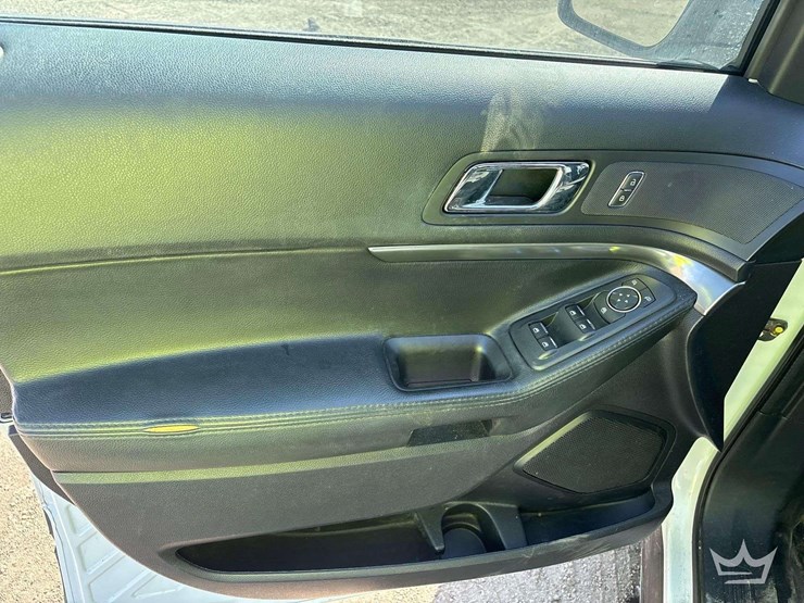 2018-ford-explorer-image-10