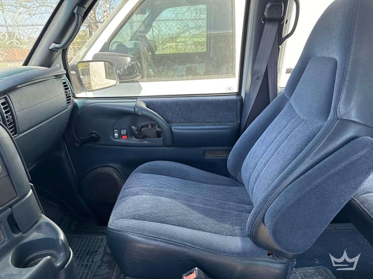 2000-chevrolet-astro-image-21