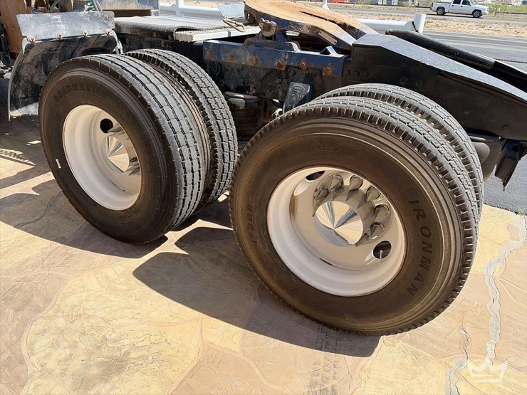 2001-peterbilt-378-image-25