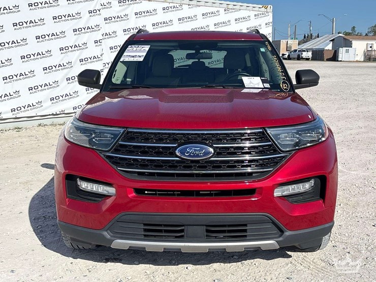 2021-ford-explorer-image-33