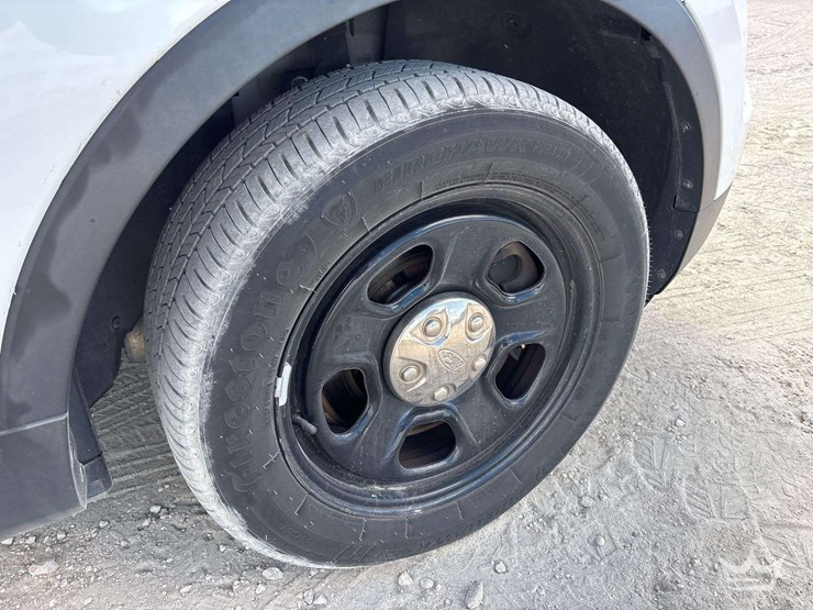 2015-ford-explorer-image-25