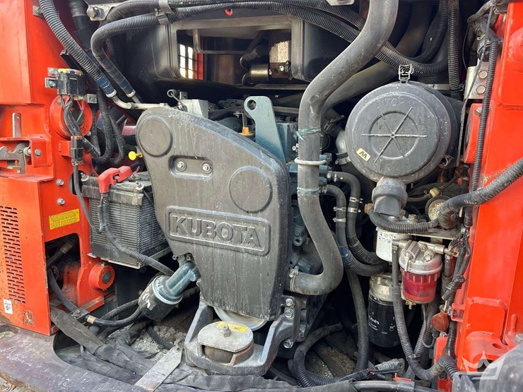 2016-kubota-ssv75-image-18
