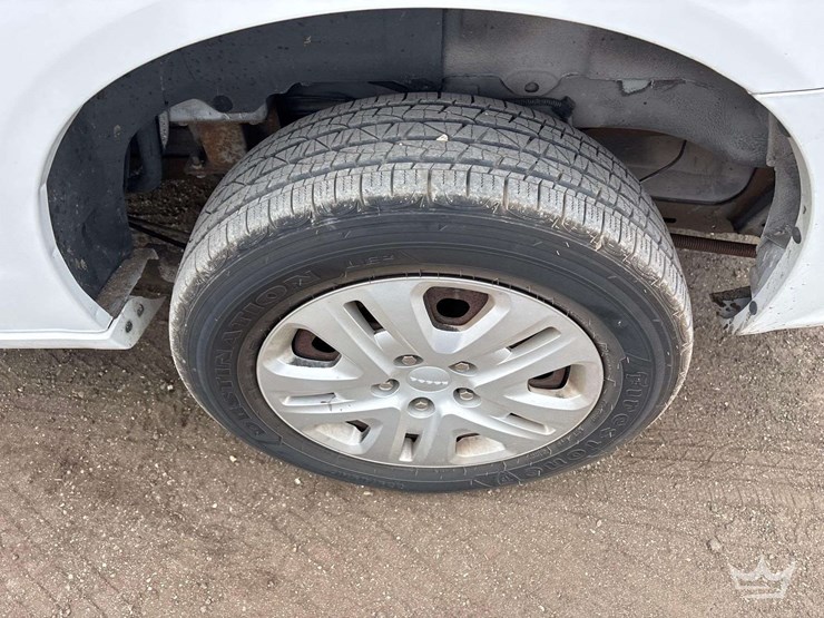 2014-dodge-caravan-image-26