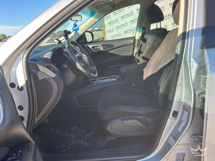 2013-nissan-pathfinder-image-12