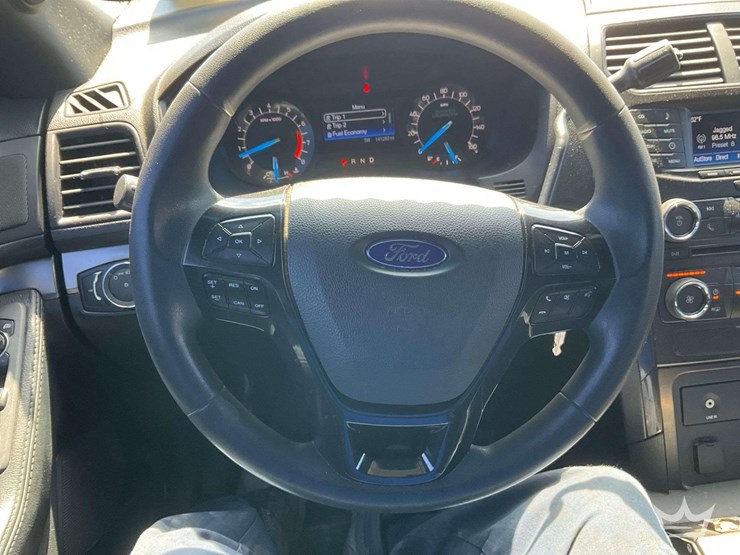 2016-ford-explorer-image-14