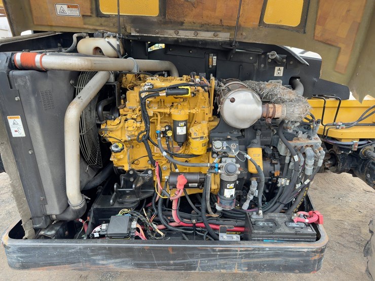 2014-caterpillar-tl943c-image-13