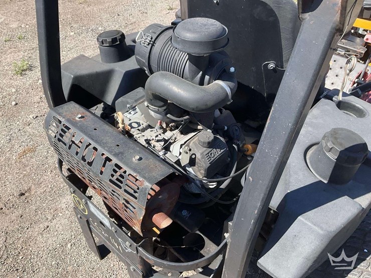 toro-z-master-z-turn-commercial-motor-image-8