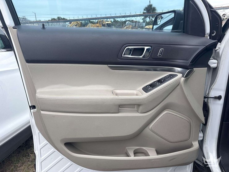 2013-ford-explorer-image-11