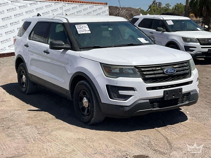 2016-ford-explorer-image-2